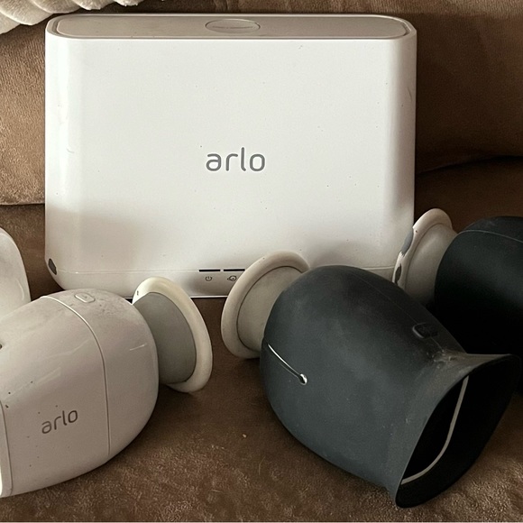 Arlo Pro 2 Security Cameras (wireless) - Picture 1 of 2